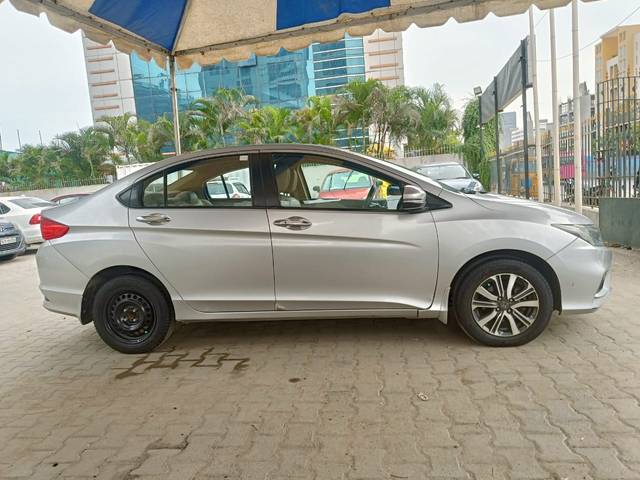 https://images10.gaadi.com/usedcar_image/4098216/original/660c353244f8d1138a9f3ce28412128c.jpeg?imwidth=6401