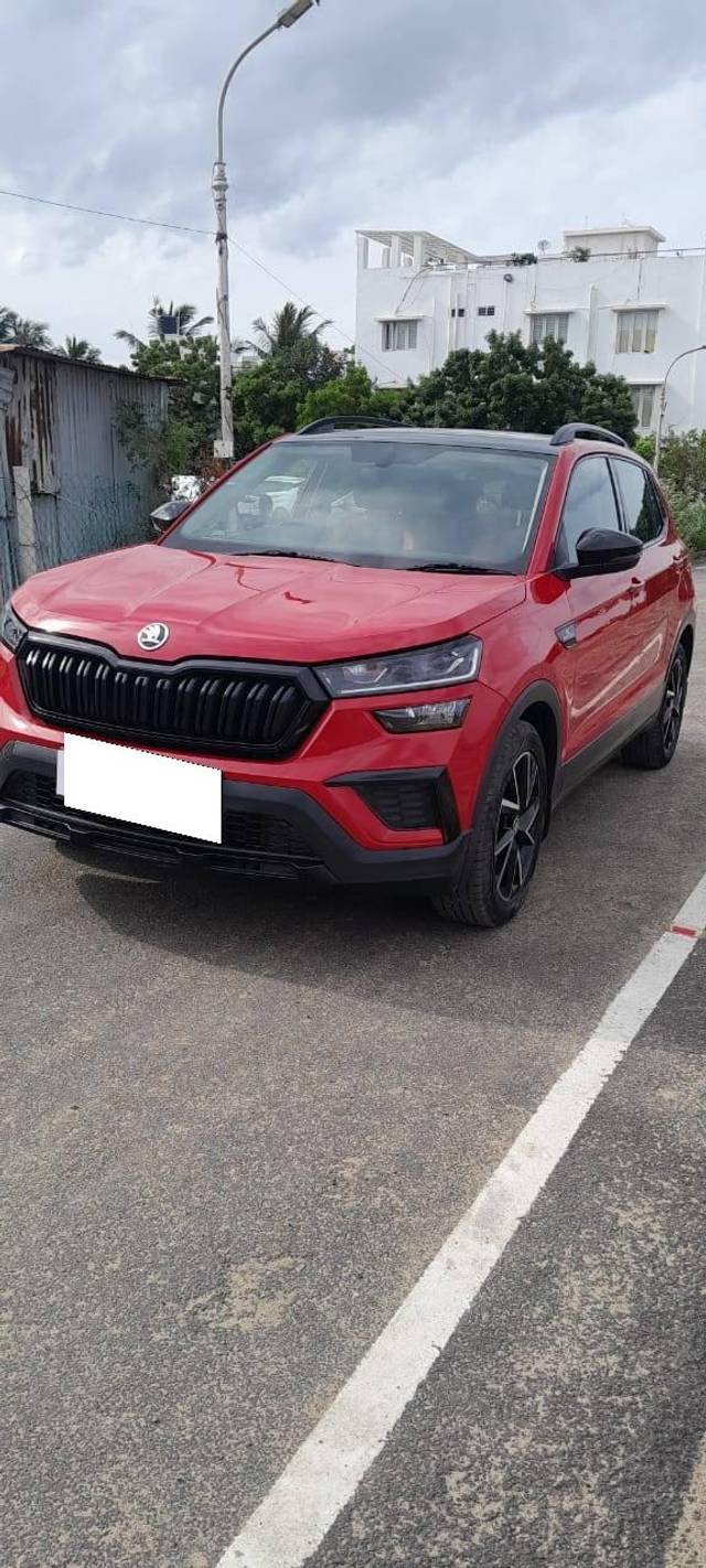 https://images10.gaadi.com/usedcar_image/4098235/original/processed_e7bfa2a02e955ff93b5b3debba67a99b.jpg?imwidth=6402