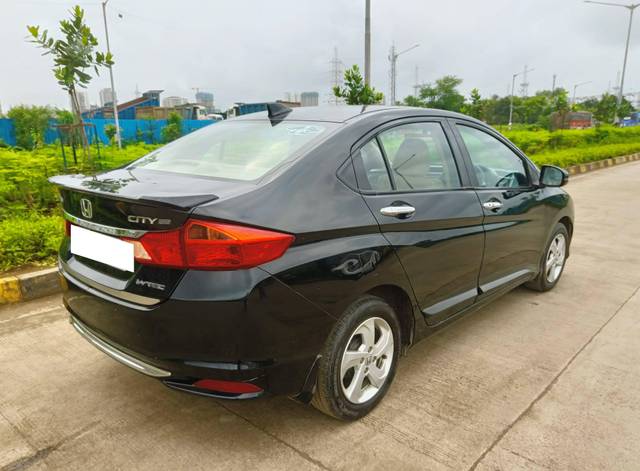 https://images10.gaadi.com/usedcar_image/4098366/original/processed_a1de2dc7e89de37334b216d8158fc0b4.jpg?imwidth=6402