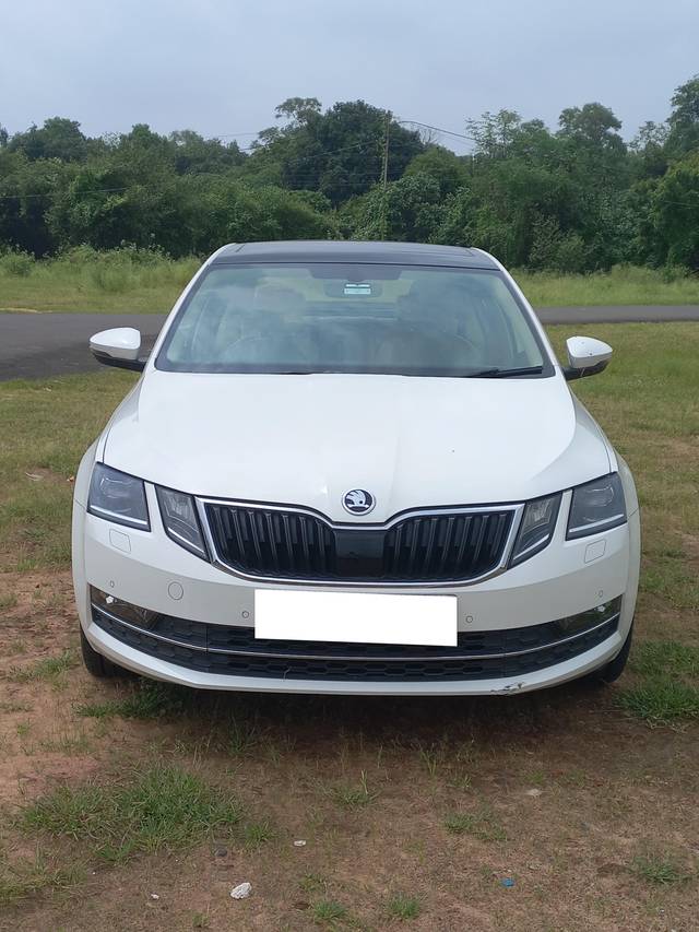 https://images10.gaadi.com/usedcar_image/4098388/original/processed_69028752a287f3dc3517bccbbbbfffb9.jpeg?imwidth=6400