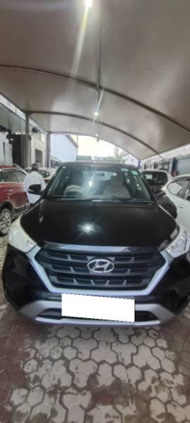 https://images10.gaadi.com/usedcar_image/4098402/original/processed_72e458ec-6039-48d0-be1c-d0519f7bd6ae.jpeg?imwidth=6402