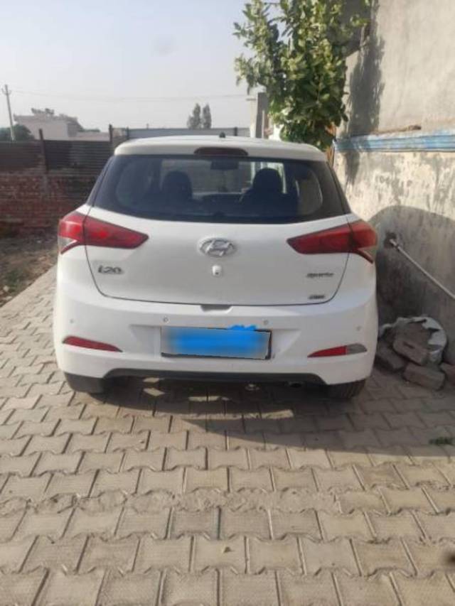 https://images10.gaadi.com/usedcar_image/4098544/original/processed_26dd0677-feaf-4a10-9273-fef729430585.jpeg?imwidth=6400