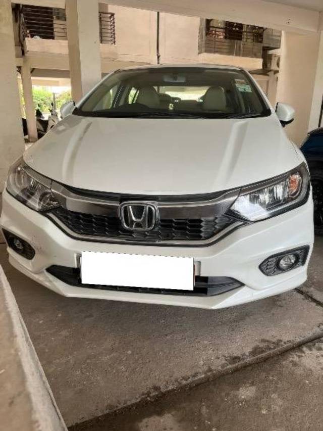 https://images10.gaadi.com/usedcar_image/4098546/original/processed_1cc82f27-5574-4644-a24e-f55e5cc58c20.jpeg?imwidth=6400