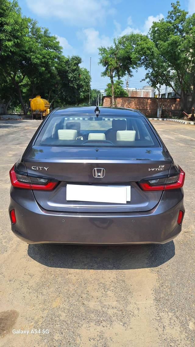 https://images10.gaadi.com/usedcar_image/4098678/original/processed_439bcb17268a95b7d2908b9794aaba67.jpg?imwidth=6401