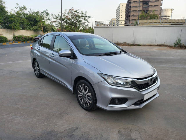 https://images10.gaadi.com/usedcar_image/4098813/original/6b1fa8f0c7c4030285f440c1b7080455.jpg?imwidth=6400