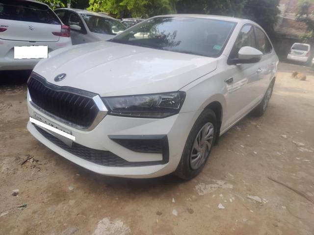 https://images10.gaadi.com/usedcar_image/4098841/original/processed_d094c14ceb742b2815aef24c2857ebad.jpg?imwidth=6401