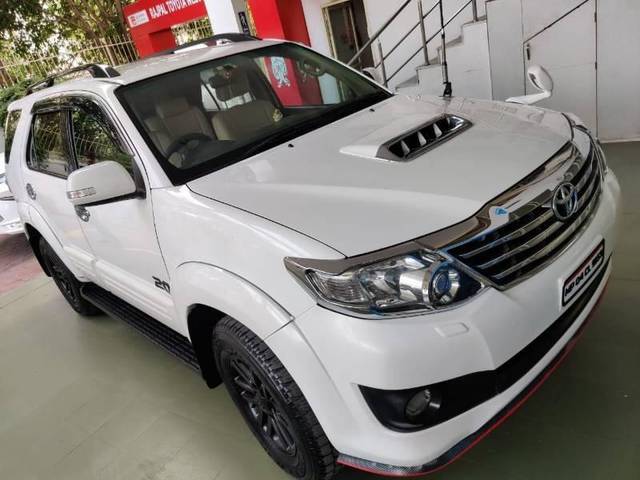 https://images10.gaadi.com/usedcar_image/4098880/original/processed_149b6063-aa9b-412d-bdab-54a049422dd6.jpg?imwidth=6401