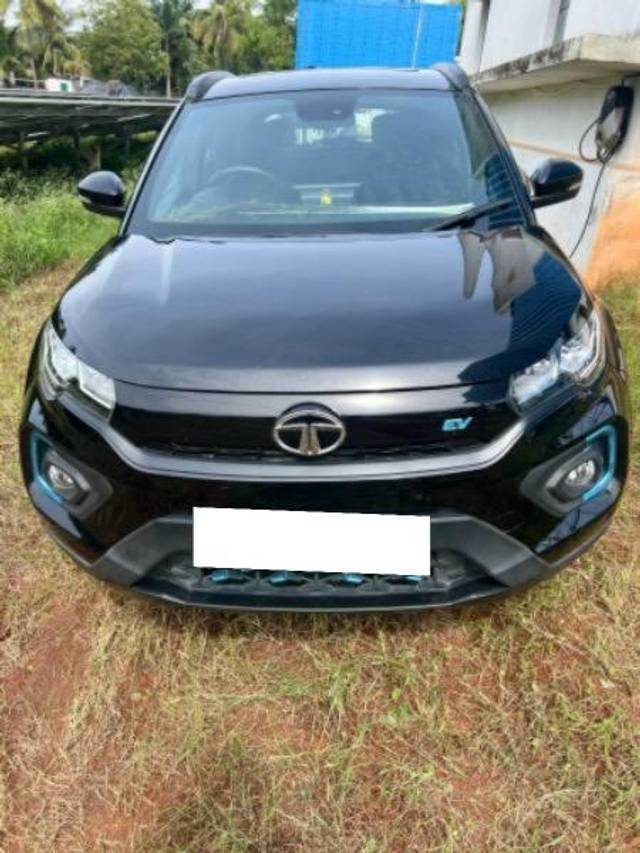 https://images10.gaadi.com/usedcar_image/4098924/original/processed_d8d197da-40a0-4220-9854-f33cb623a721.jpg?imwidth=6400