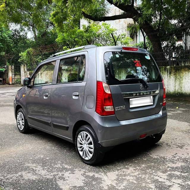 https://images10.gaadi.com/usedcar_image/4098964/original/processed_f0665ccc959143621747bf2e8dc4cc39.jpg?imwidth=6402