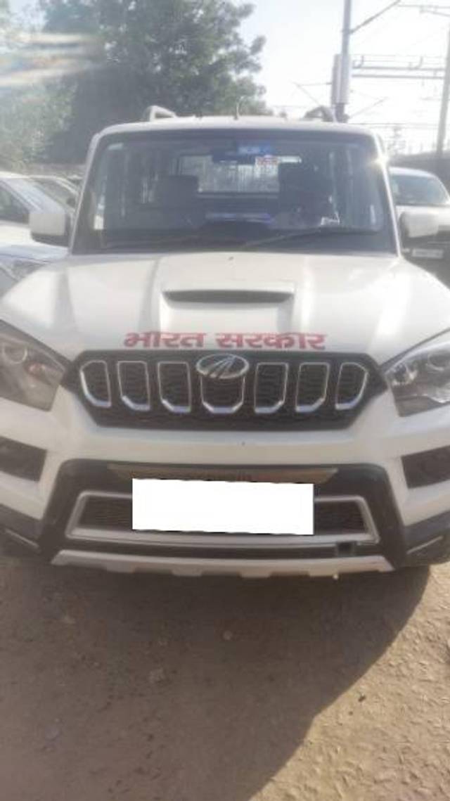 https://images10.gaadi.com/usedcar_image/4099046/original/processed_a1c99d3e-6830-4dc4-8412-aa5c13de0a94.jpg?imwidth=6400