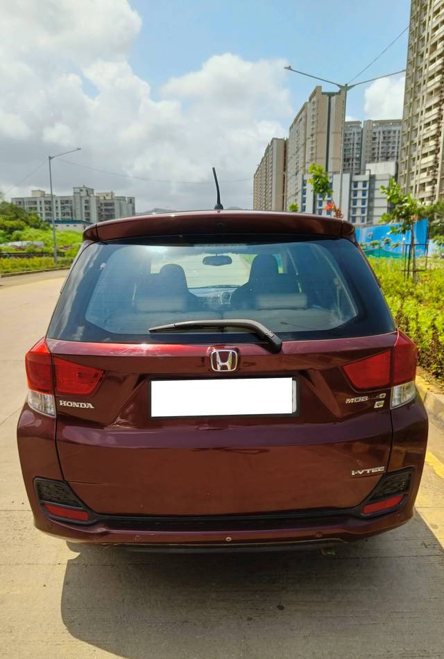 https://images10.gaadi.com/usedcar_image/4099114/original/processed_28b0f22e65a19927485bd88fcc3d3d78.jpg?imwidth=6402