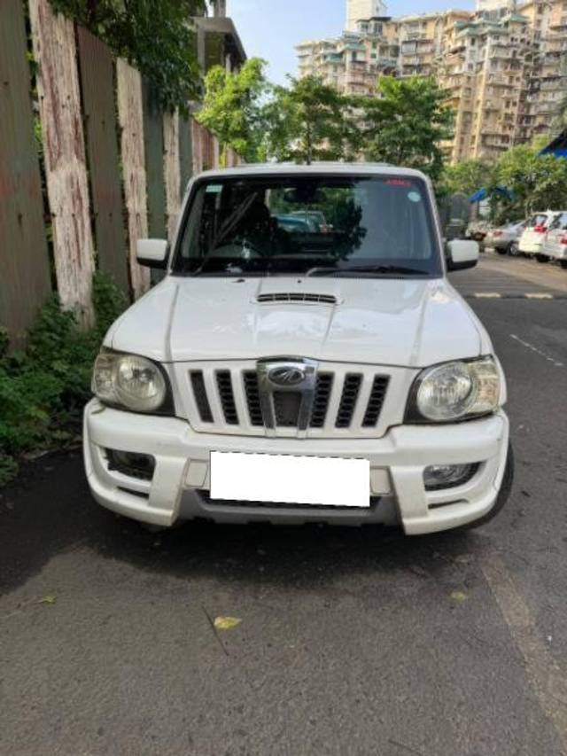 https://images10.gaadi.com/usedcar_image/4099162/original/processed_40f74f69-6292-4348-b9c2-462aa220d9b3.jpeg?imwidth=6400