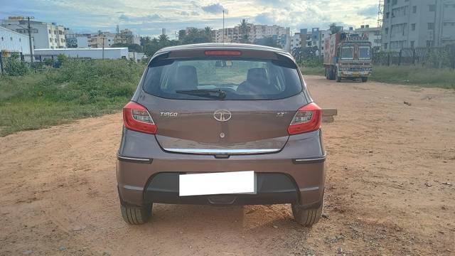 https://images10.gaadi.com/usedcar_image/4099200/original/processed_4ce66e6f59629ef557370068d752447d.jpg?imwidth=6402