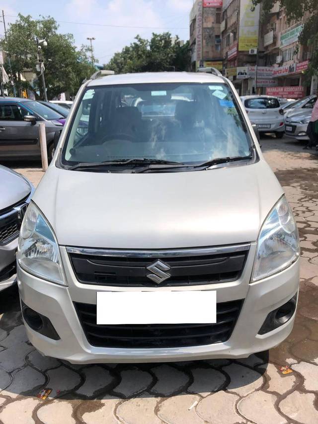 https://images10.gaadi.com/usedcar_image/4099415/original/processed_a8e1de2a7f15f4beac3d8a93ef541ef0.jpg?imwidth=6400