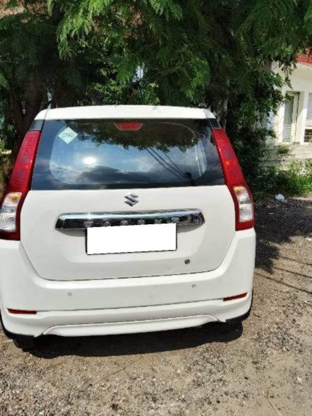 https://images10.gaadi.com/usedcar_image/4099560/original/processed_15f0df7f-7ce0-416c-a5b8-0bbd7c819a34.jpg?imwidth=6402