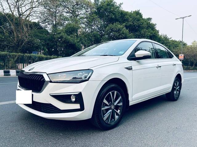 https://images10.gaadi.com/usedcar_image/4099707/original/processed_92152a386c54ed58c5eb25b5f1877676.jpg?imwidth=6401