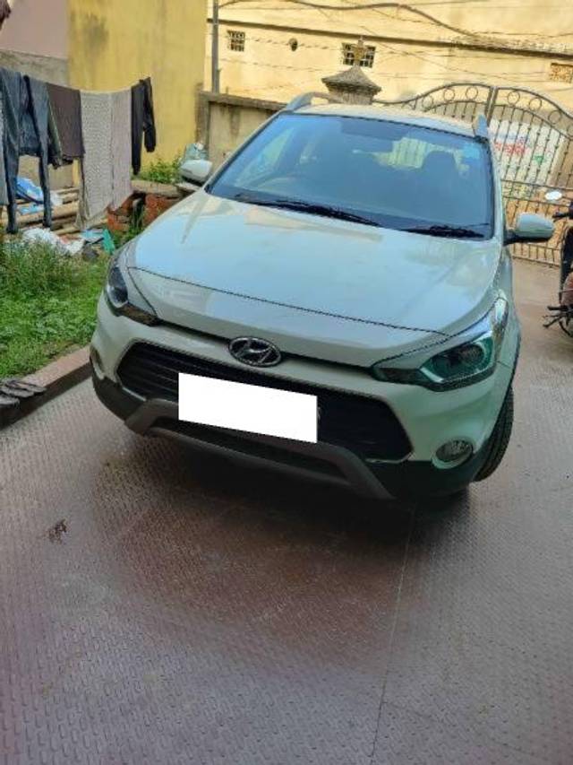 https://images10.gaadi.com/usedcar_image/4099715/original/processed_4cfe31dd-1442-42f1-926c-50b0c16a3296.jpg?imwidth=6400