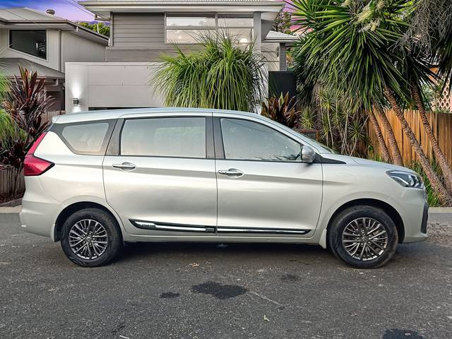 https://images10.gaadi.com/usedcar_image/4099912/original/d761c60f0566745373b9009342eba214.jpg?imwidth=6401