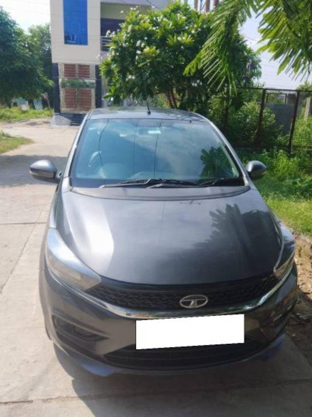 https://images10.gaadi.com/usedcar_image/4099993/original/processed_338f2f2f-d618-4cec-90c2-ec29b0133eab.jpeg?imwidth=6401