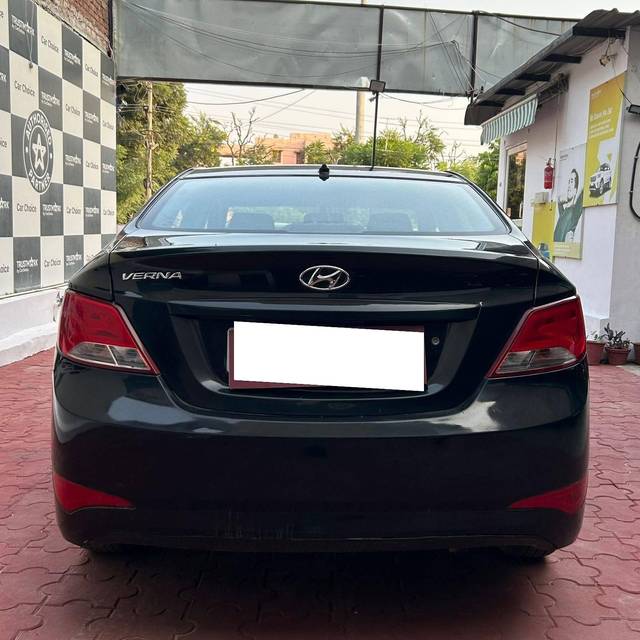 https://images10.gaadi.com/usedcar_image/4100025/original/processed_fb8c8a13e96589b6199f6e886080594a.jpeg?imwidth=6402