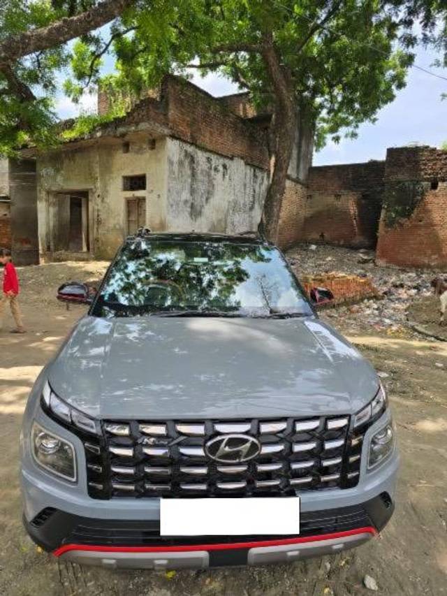 https://images10.gaadi.com/usedcar_image/4100221/original/processed_13c97248-3557-4251-84f2-6cf4efb54856.jpg?imwidth=6400