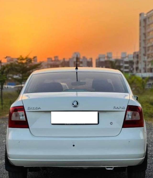 https://images10.gaadi.com/usedcar_image/4100555/original/processed_20020d22-eeb1-47c7-96f3-3862f63fbcf2.jpeg?imwidth=6401