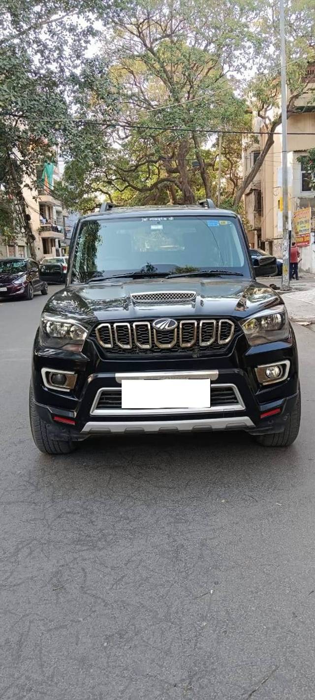 https://images10.gaadi.com/usedcar_image/4100913/original/processed_00739d2c23a6a2a1fa7b871f26ca0a31.jpg?imwidth=6400