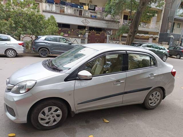 https://images10.gaadi.com/usedcar_image/4100948/original/processed_6c161d5f847e1fe9baa8810973c68086.jpg?imwidth=6400