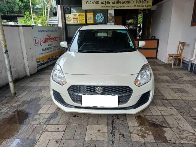 https://images10.gaadi.com/usedcar_image/4101177/original/processed_e5298392-80be-471f-8126-a547f33e32c5.jpg?imwidth=6401