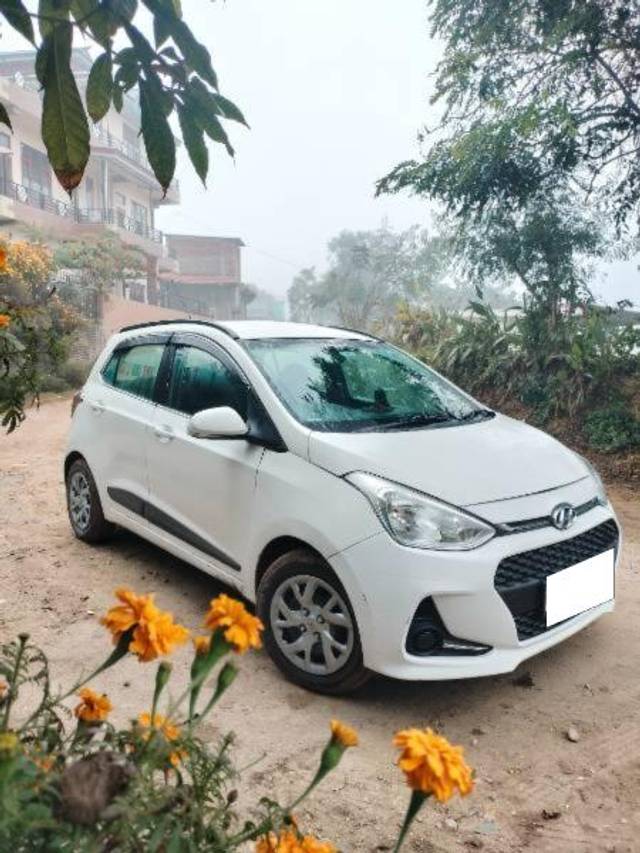 https://images10.gaadi.com/usedcar_image/4101365/original/processed_8d1c78a3-b4e1-4bbe-af12-f2a00fdb9012.jpg?imwidth=6401