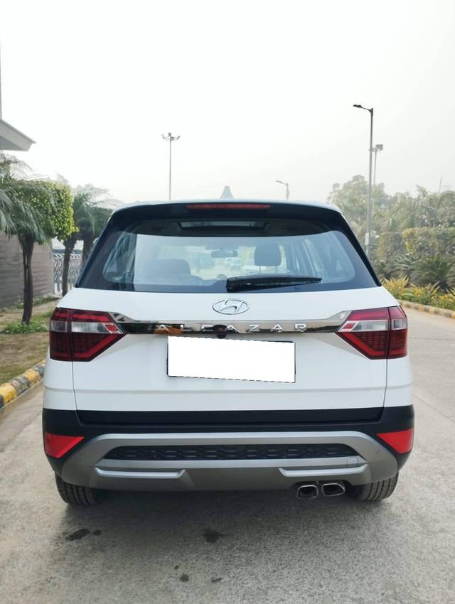 https://images10.gaadi.com/usedcar_image/4101389/original/processed_876dba9a304f52c6b6c6a95e4d5b74f8.jpg?imwidth=6402