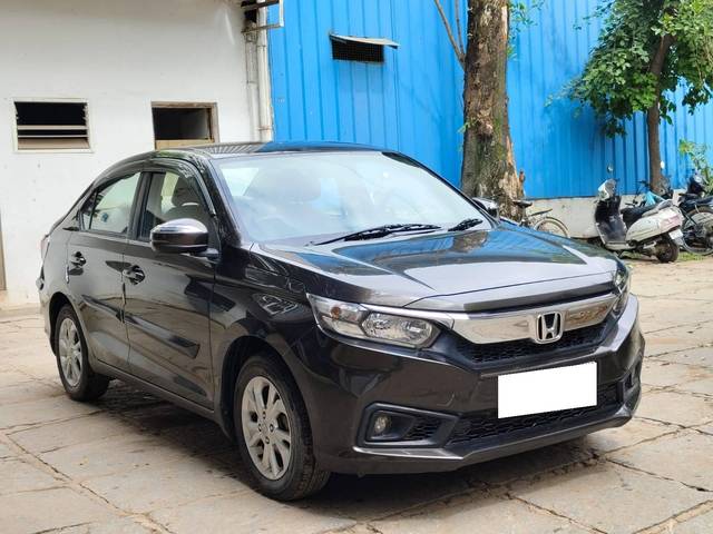 https://images10.gaadi.com/usedcar_image/4101541/original/processed_621727f2900549031fe2ca42d751a420.jpg?imwidth=6400