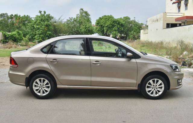 https://images10.gaadi.com/usedcar_image/4101588/original/8ce0968076c6772584e5b47248eb124d.jpg?imwidth=6401