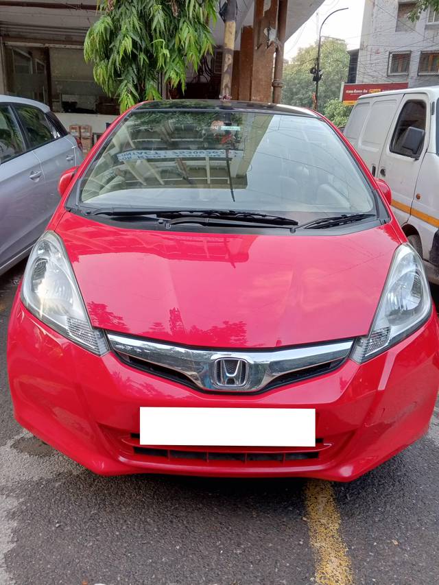 https://images10.gaadi.com/usedcar_image/4101697/original/processed_eca282add600b9c99689b1c289d9e698.jpg?imwidth=6400