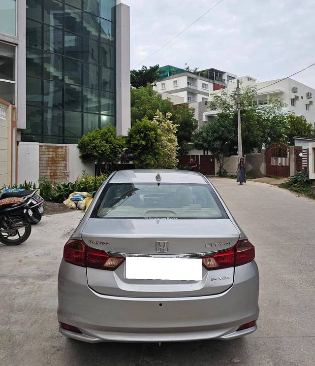 https://images10.gaadi.com/usedcar_image/4101828/original/processed_41b26161c253fea8d28992902402d97d.jpeg?imwidth=6402