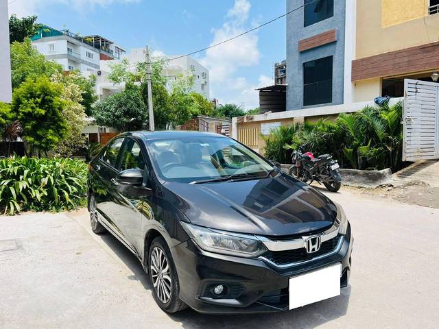 https://images10.gaadi.com/usedcar_image/4101858/original/processed_a7223fb7bce8d12f08d61fa09ba12819.jpeg?imwidth=6400