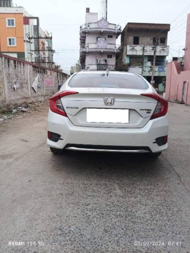 https://images10.gaadi.com/usedcar_image/4102374/original/processed_b2579cf0-7130-41d0-8dc1-5e5de9dfd86d.jpg?imwidth=6401