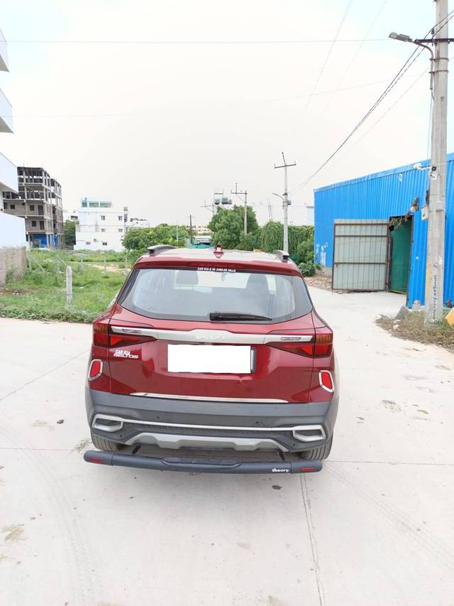 https://images10.gaadi.com/usedcar_image/4102411/original/processed_56329f98ea8160bb415f946f19560ea6.jpg?imwidth=6402