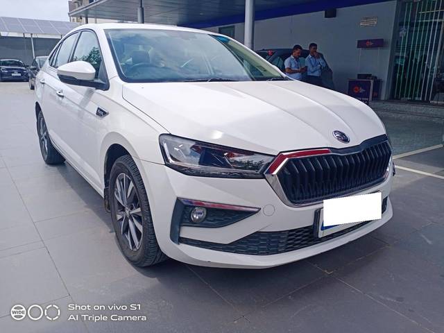 https://images10.gaadi.com/usedcar_image/4102514/original/processed_d4ef3019cfe070656cb1b7eae258c395.jpeg?imwidth=6400