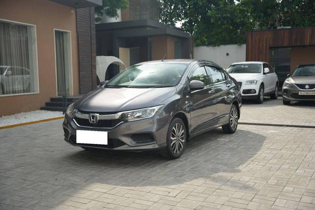 https://images10.gaadi.com/usedcar_image/4102620/original/processed_2aad8d8042b7caf1aeec5be2a82cfb06.jpeg?imwidth=6402