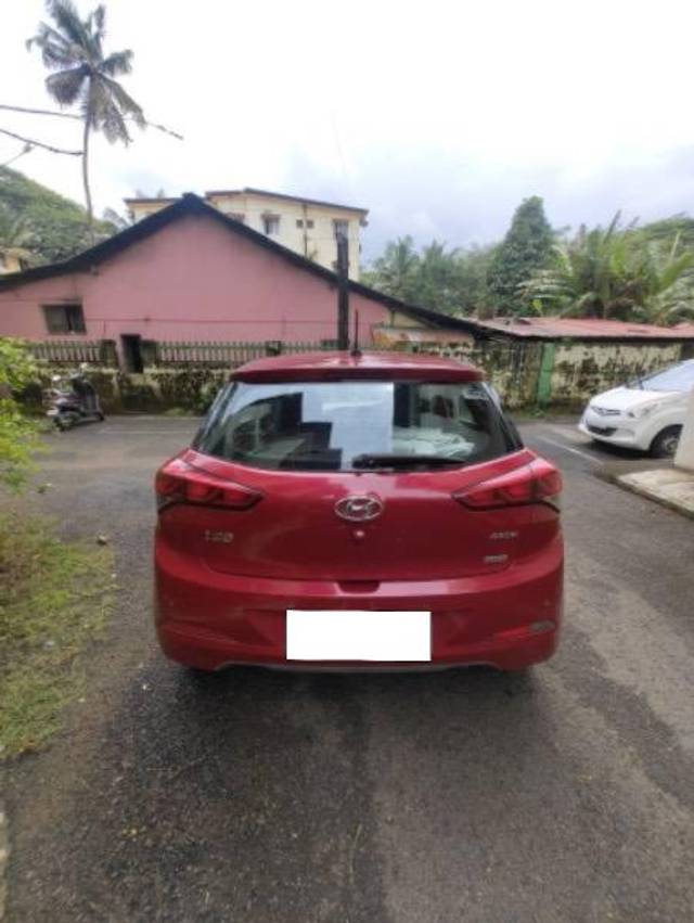 https://images10.gaadi.com/usedcar_image/4102657/original/processed_85b885f2-82bf-427e-b5f0-6872ddfdbf2b.jpg?imwidth=6402