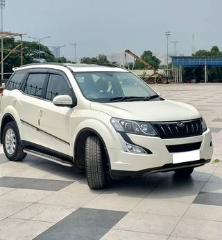 Mahindra XUV500 Mahindra XUV500 W10 AWD