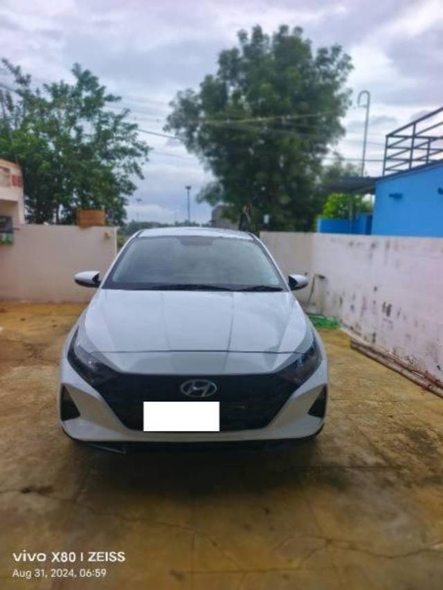 https://images10.gaadi.com/usedcar_image/4102710/original/processed_d1410af5-de92-4b88-aabd-6785d289bb82.jpg?imwidth=6400