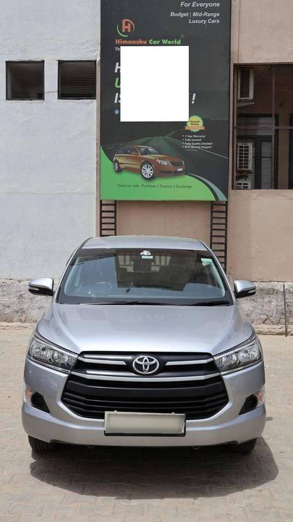 Toyota Innova Crysta 2.4 G MT 8 STR