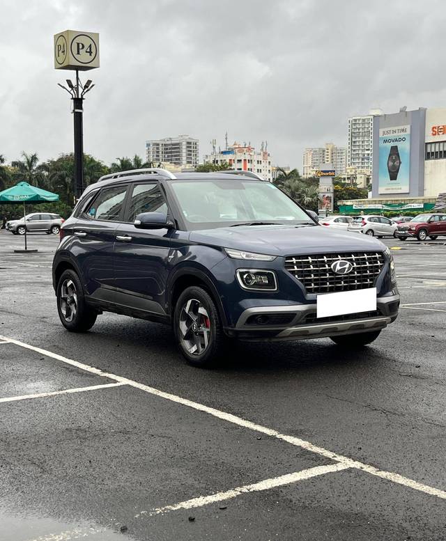 https://images10.gaadi.com/usedcar_image/4102945/original/processed_f9ce809955ae213d56fcd472d12c3909.jpg?imwidth=6400