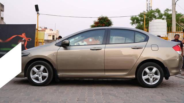 https://images10.gaadi.com/usedcar_image/4102953/original/processed_0238c5af5e6466087652fffa97a18b76.jpg?imwidth=6400