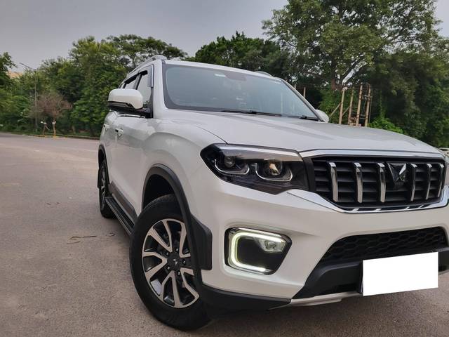 https://images10.gaadi.com/usedcar_image/4102970/original/processed_ae6de1859c5e49b0bd5529eb70f37616.jpg?imwidth=6400