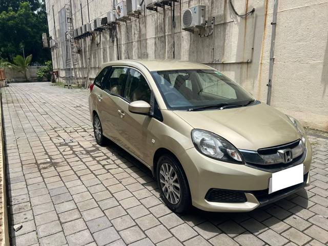 https://images10.gaadi.com/usedcar_image/4103115/original/processed_e9463d6bb6e089dacf103a6bb55292a0.jpg?imwidth=6400