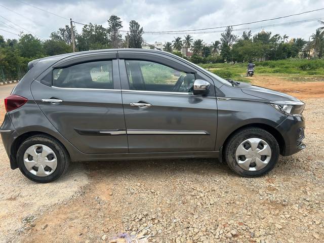 https://images10.gaadi.com/usedcar_image/4103123/original/3cf91ed2ef8c00e917dbae8eb6480a57.jpg?imwidth=6401