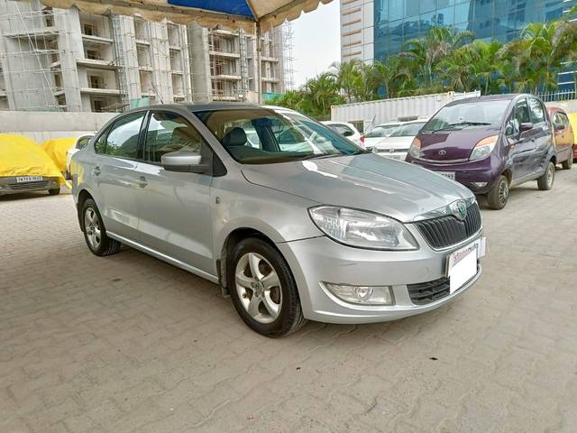 https://images10.gaadi.com/usedcar_image/4103214/original/processed_cfa1cc944bb8278535e289a14192e7d8.jpeg?imwidth=6400